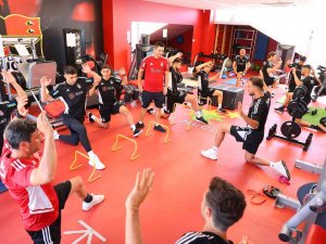 Beşiktaş Salonda Çalıştı