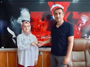 YKS İlçe Birincisi Olan Öğrenci Altın İle Ödüllendirildi