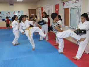 Karaköprü’de Çocuklar İçin Yaz Spor Kursları Sürüyor