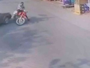 Mersin’de Motosiklet Kazaları Güvenlik Kameralarına Yansıdı