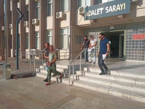Arabaya Zulaladıkları Uyuşturucu İle Yakalandılar