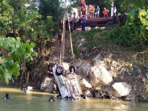 Otomobiliyle Melen Çayı’na Düşmüştü, 4 Saat Sonra Cansız Bedeni Çıkarıldı