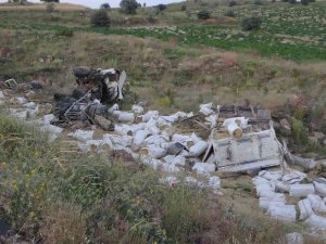 Kayseri’de Şarampole Uçan Kamyon Kağıt Gibi Ezildi: 3 Ölü