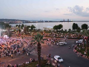 Yüzbinlerce Kişinin Beklendiği Festivale Katılım Şoku