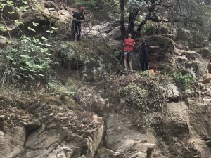 Uçurumda Mahsur Kalan Genci İtfaiye Ekipleri Kurtardı