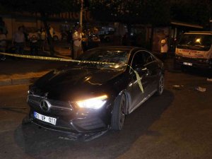 Otomobil Önce Yayaya Sonra Elektrikli Bisikletliye Çarptı: 2 Yaralı