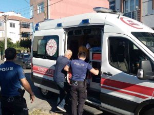 Dedikodu Tartışması Nedeniyle Öfkesinden Deliye Döndü, Komşusunu Bıçakladı