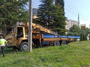 Freni Boşalan Vinç Dehşet Saçtı: 1 Ölü, 1 Yaralı