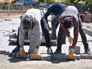 Siirt’te Mahallelerde Kilitli Parke Taşı Döşeme Ve Kaldırım Yenileme Çalışmaları Başladı