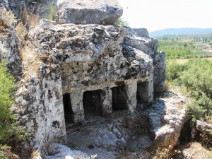 Gizemli Kent Thera’da Tiyatro Gün Yüzüne Çıktı