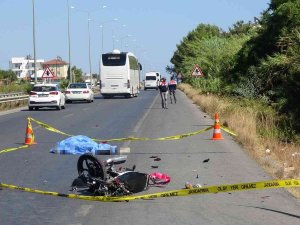 Yolu 300 Metre Kısaltmak İçin Girdiği Ters Yönde Motosiklete Çarpıp Kaçtı: 1 Ölü