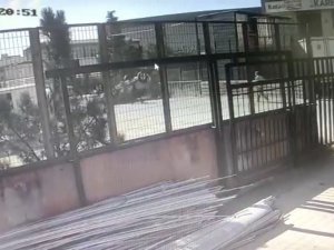 Tuzla’da Kontrolden Çıkan Otomobil Park Halindeki Araca Çarpıp Takla Attı