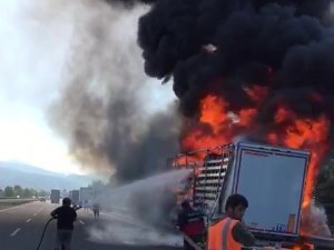 Tem’de Tır Alev Alev Yandı