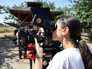 “Kadının Gözüyle Sinemanın Gücüyle” Sloganı İle Kamera Arkasına Geçtiler