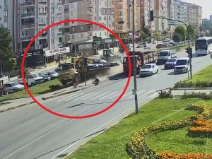 2 Kişinin Öldüğü Feci Kaza Güvenlik Kamerasında