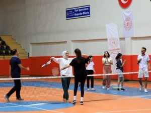 Tenis Turnuvasında Birinciler Belli Oldu