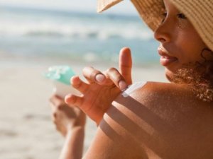 Uzmanı Uyardı: Güneşte 30 Dakika Kuralına Dikkat