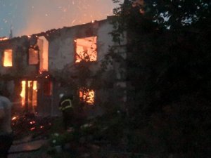Paşaçayı Köyünde 2 Katlı Ev Yandı