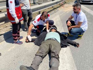 Ataşehir’de, Motosiklet Ticari Taksiye Çarptı