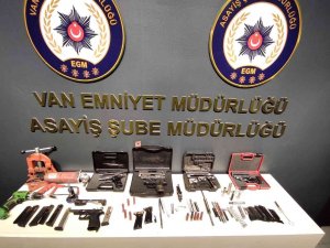 Kurusıkıları Gerçek Tabancaya Dönüştüren Şahıs Yakalandı