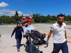 Ambulans Helikopter, Tarlada Hastalanan Köylünün Yardımına Yetişti
