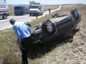 Takla Atan Otomobildeki Kadın Ve 2 Çocuğu Yaralandı