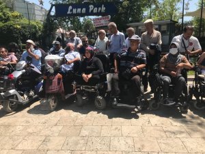 Aktif Engelliler Platformu’ndan, Lunaparka Alınmadığı İddia Edilen Engelli Aile İle Basın Açıklaması