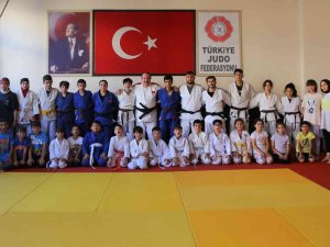 Spor İ̇l Müdürü, Minik Judocular İle Mindere Çıktı