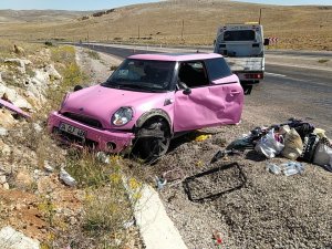 Yoldan Çıkan Araç Su Kanalına Girdi; 3 Yaralı