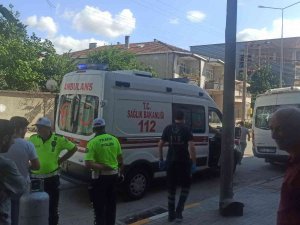 Elektrikli Bisiklet Yayaya Çarptı: 2 Yaralı