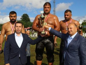 Ünye’deki Yağlı Pehlivan Güreşlerinde Başpehlivan Recep Kara Oldu