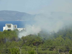 Çeşme’de Çıkan Yangın Kısa Sürede Kontrol Altına Alındı