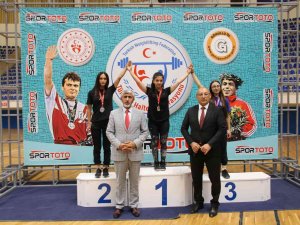 Türkiye Gençler Ve 23 Yaş Altı Halter Şampiyonası Devam Ediyor