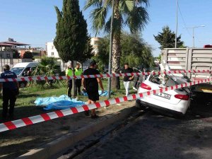 Tıra Arkadan Otomobille Çarpan 3 Genç Hayatını Kaybetti