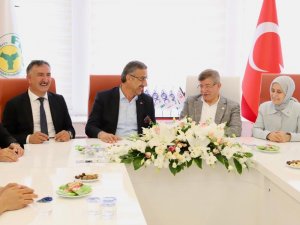 Davutoğlu’ndan Fi̇skobi̇rli̇k’e Ziyaret