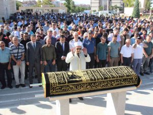 Otomobilin Çarpması Sonucu Ölen Çocuğa Acı Veda