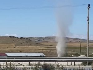 Karayolunda Çıkan Hortum Kameraya Böyle Yansıdı