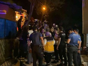 Sarıyer’de Kamyon Gecekondunun Üzerine Uçtu: 4 Yaralı