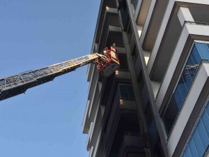 Adana’da Apartmanın 3. Katında Korkutan Yangın