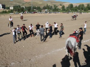 Dostluk Final Maçında Attan Düşen Ciritçinin Atı Ormanlık Alana Kaçtı