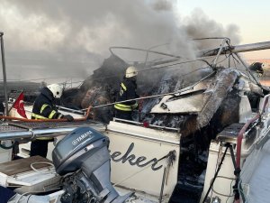 Tekirdağ’da Yat Limanında Tekneler Yandı