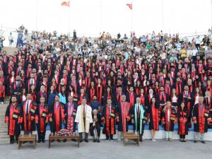 Erü Hukuk Fakültesi 15. Dönem Mezunlarını Verdi