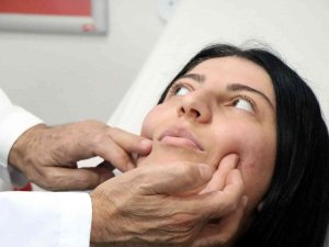 Ünlü Estetik Uzmanı Akbaş: “Photoshoplu Fotoğrafını Gösterip, ‘Hocam Lütfen Beni Buna Benzetin’ Diyenler Var”