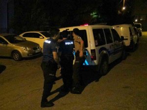 Babasıyla Tartışan Genç, Polis Ve İtfaiye Ekiplerine Zor Anlar Yaşattı
