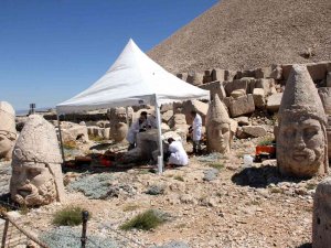 Nemrut Dağı’ndaki Heykellere ‘Nano Kireç’ Dolgusu