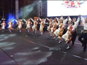 Sahne İ̇zmit Halk Dansları Topluluğu, Zonguldak’ta Beğeni Topladı