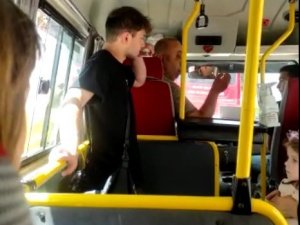 Aracına Çarpıp Kaçan Minibüsün Önünü Kesti