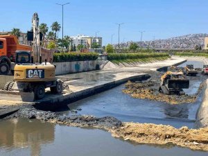 Karşıyaka’daki Derelerden 5 Bin 500 Ton Yabancı Madde Ve Dip Çamuru Çıkarıldı