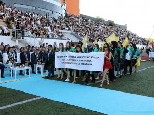 Subü Mezunlarını Coşkulu Törenle Uğurladı