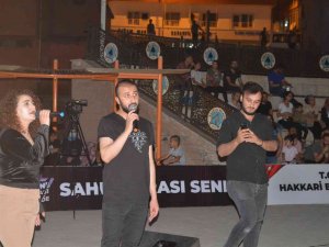 Karaoke Sahnesi Hakkari Gecelerine Renk Kattı